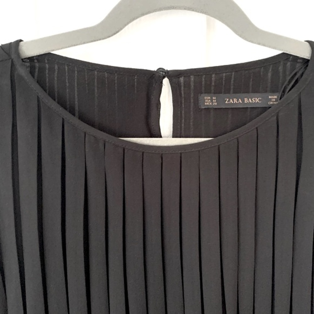 Zara pleated sleeveless blouse - Picture 2 of 3
